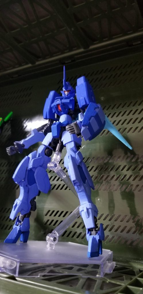 塗装が完了した状態。肩の稼働範囲が確保できなかったため、没に。