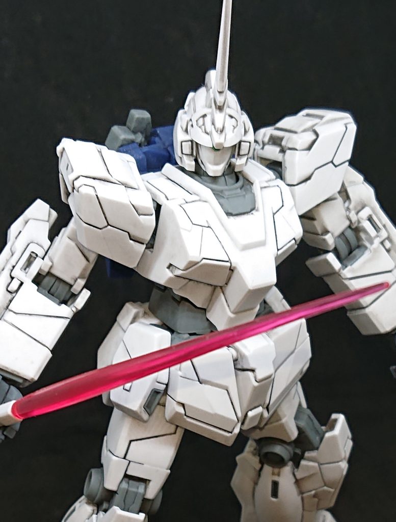 余り物のサーベルを持たせてみました。