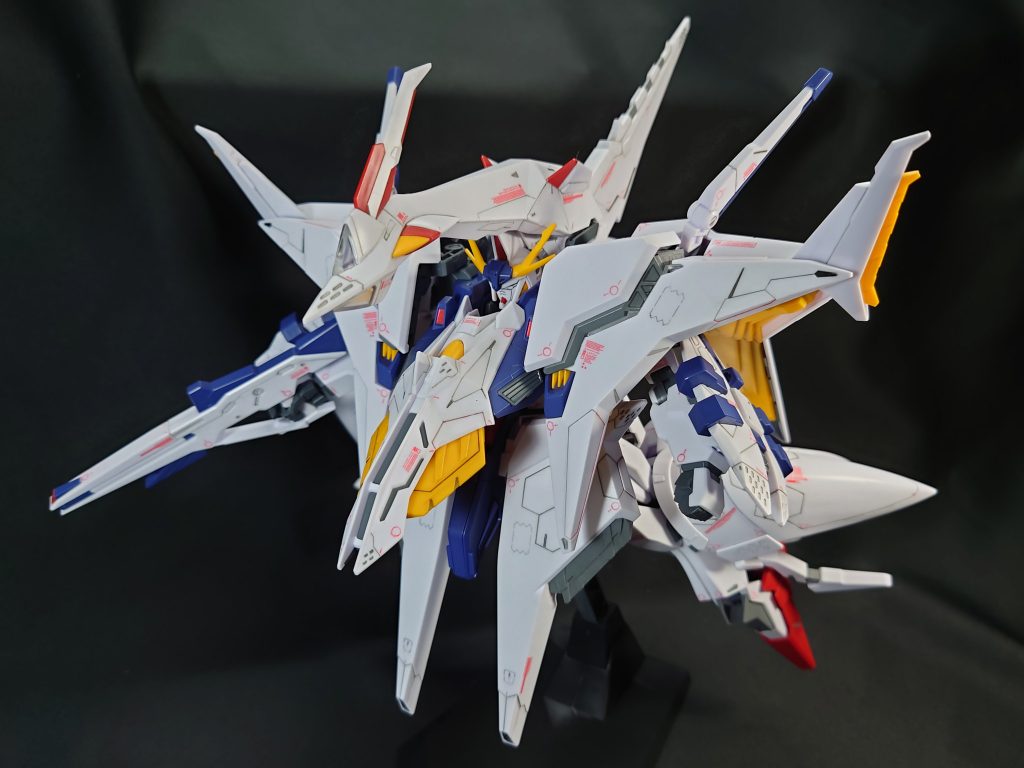 実際に組んだのはクスィーよりも前で、コーションデカールとかレッドラインなどはぺーネロペーから始まってます。