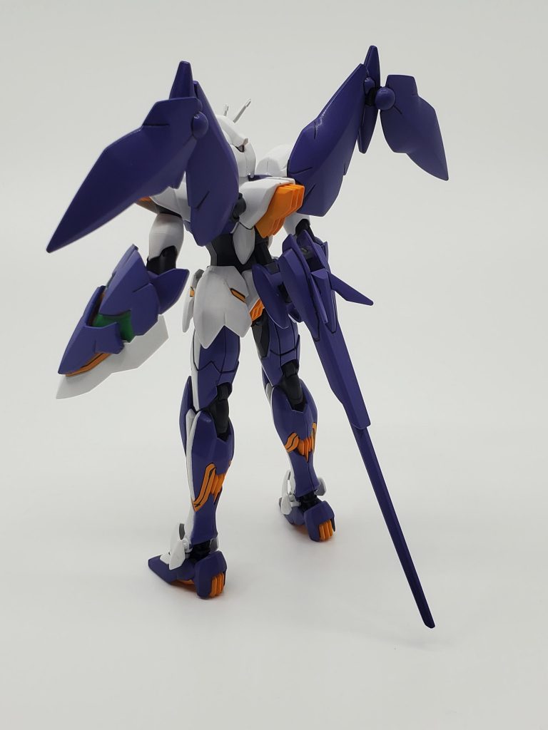 後ろから。アイズガンダムの配色を参考にしました。ベストマッチしてない？ヴェイガン機ぽくなって満足。