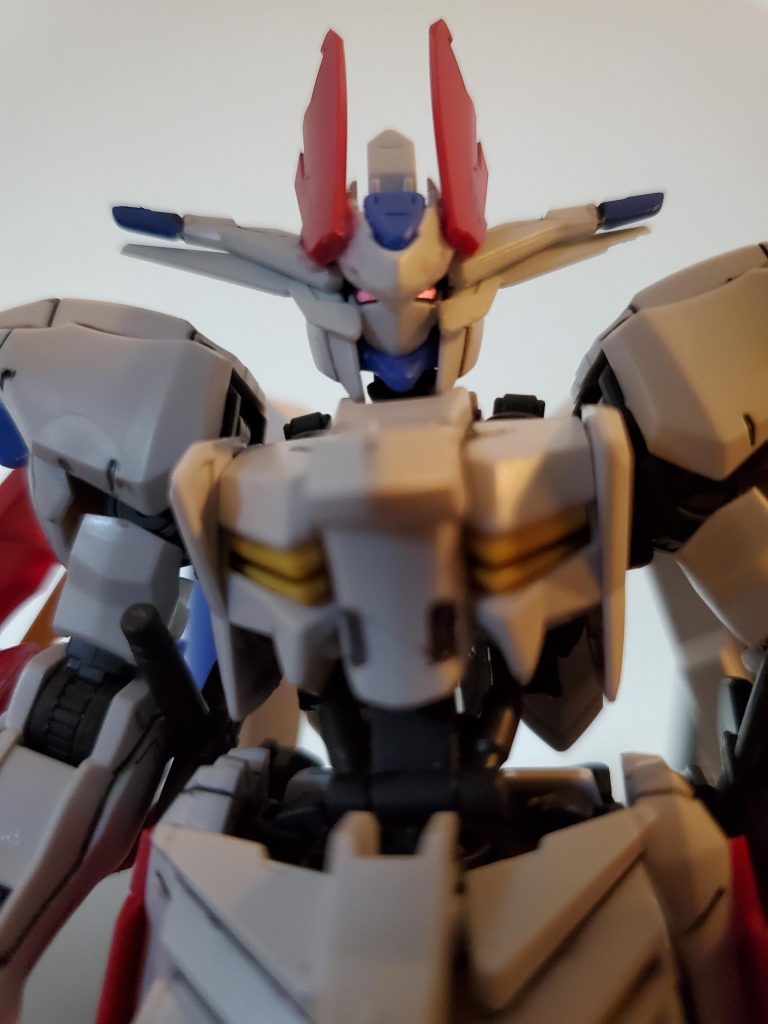 一番力を入れた顔!グリムゲルデの頭パーツで全体のシルエットを変化させ、リボーンのアンテナで顔回りをさらにイケメンに!角も増えて王冠っぽくなった気がする