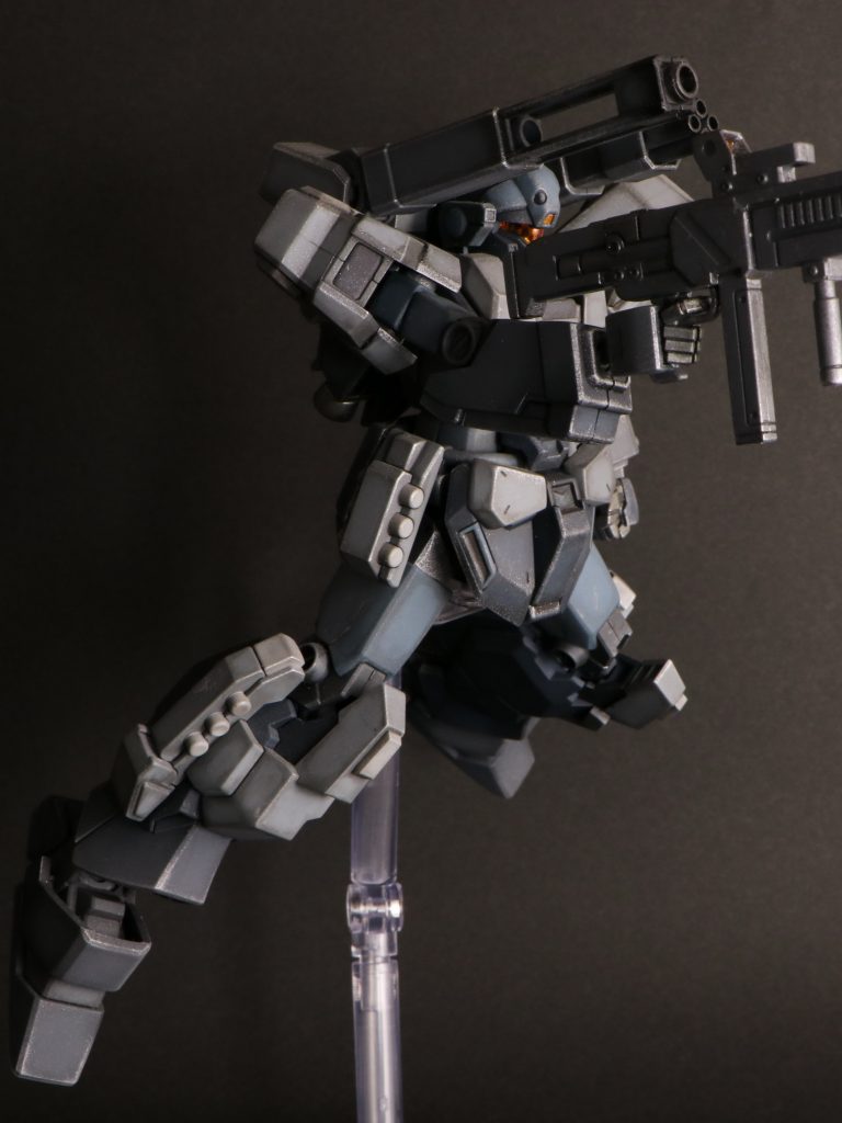 ちなみに合わせ目は、腕と肩とキャノンと武器と...他にもあちこち。けっこう多いです。😅