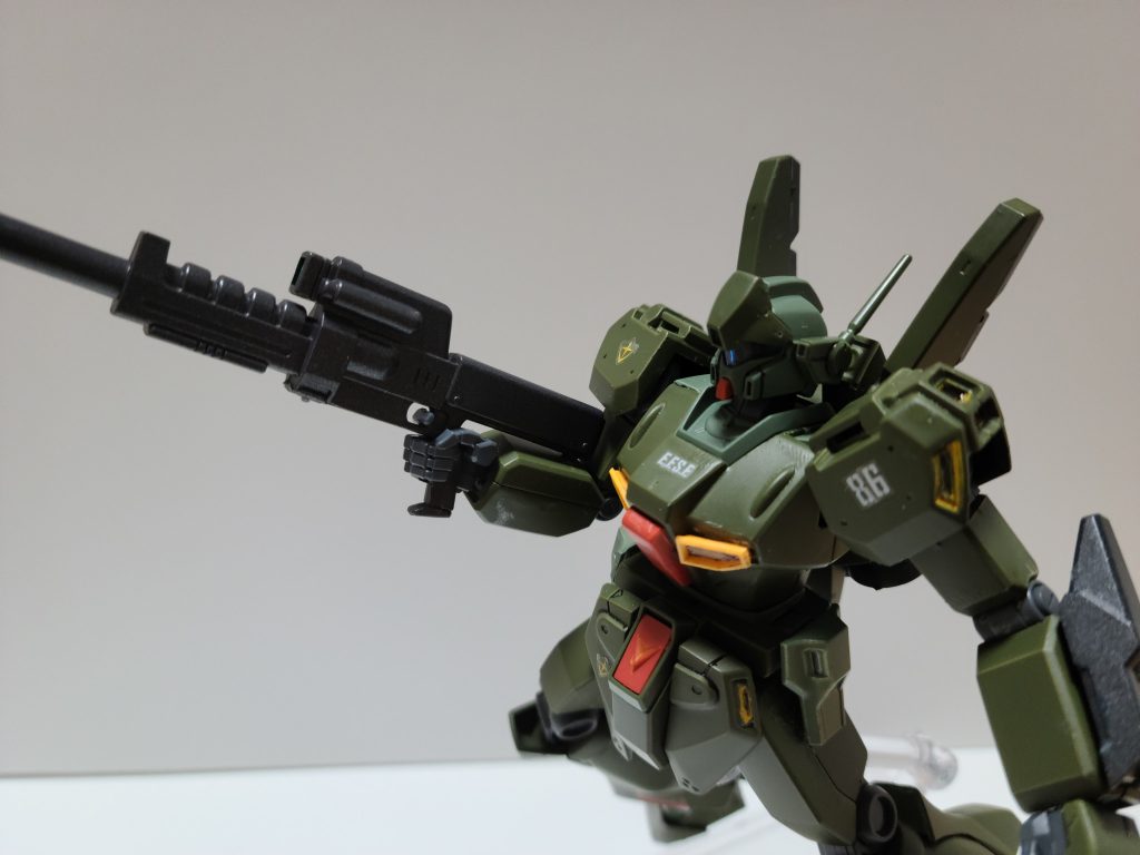 ビームライフルは大型化した新型ライフル(ハーディガンのものです)