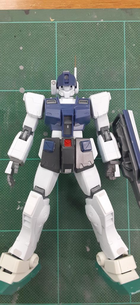 工作後。首、腹部、上腕、太ももで1㎜ずつ延長。筋彫り追加やプラ板をチマチマ張りました。。手首カバーはいつもの定番ですが、四角バーニアパーツをくり貫いたものです。