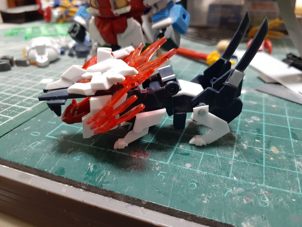 ライオンメカはBB戦士バンシィのアームドアーマーをベースに創傑伝から劉備ユニコーンのフロントアーマーと張飛ゴッドの頬をミキシング手足はプラ板で作りました