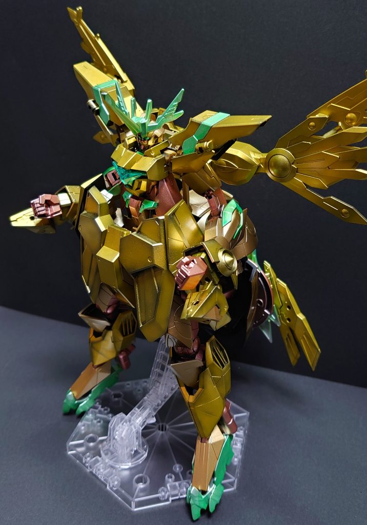 まず、塗装ですが今回『部長ゴールド』『部長カッパー』を使いました!先日再販されたものを購入して、今か今かと出番を待っていたところでベストマッチな対象だと思ったんです。…見事にハマったな!!というのが個人的な感想です。ゴールド部分はその他、ガイアのEXゴールドをつかって単調にならないようにしてます。