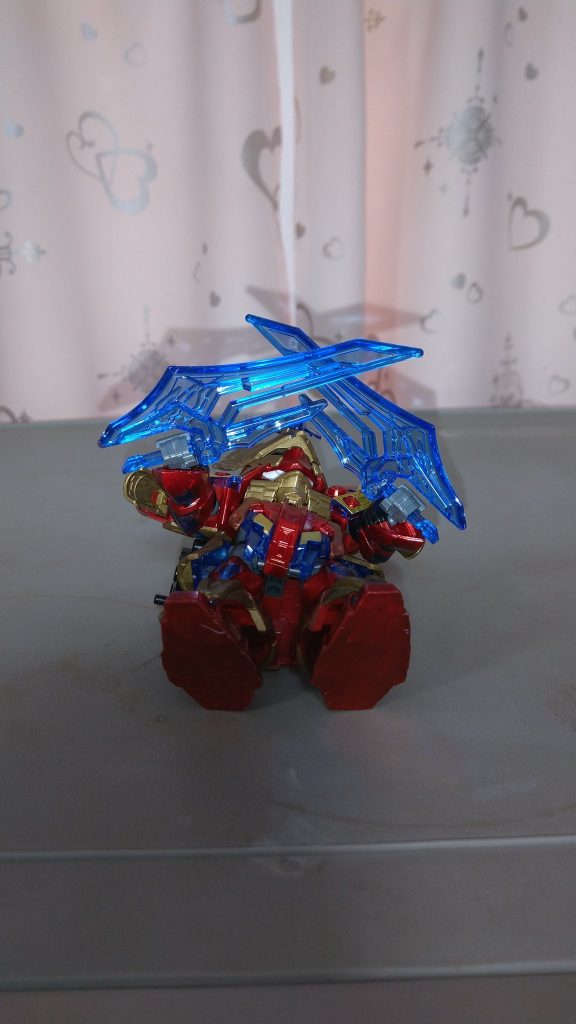 足の裏の肉抜きがちょっと気に入らなかったのでプラ板で塞いで塗装してみました。プラ板のノッペリした感じがやや微妙ではありますが、足の裏だからまあ、いいか……(；´∀｀)