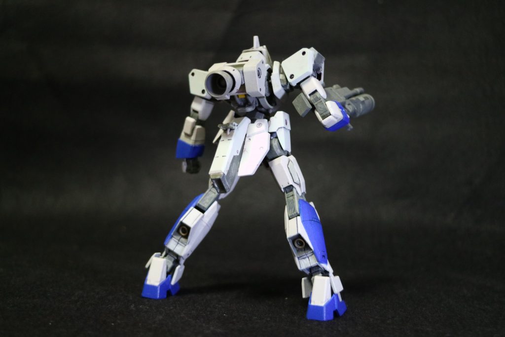 カラーリングはガンダムアレックスを意識しました。