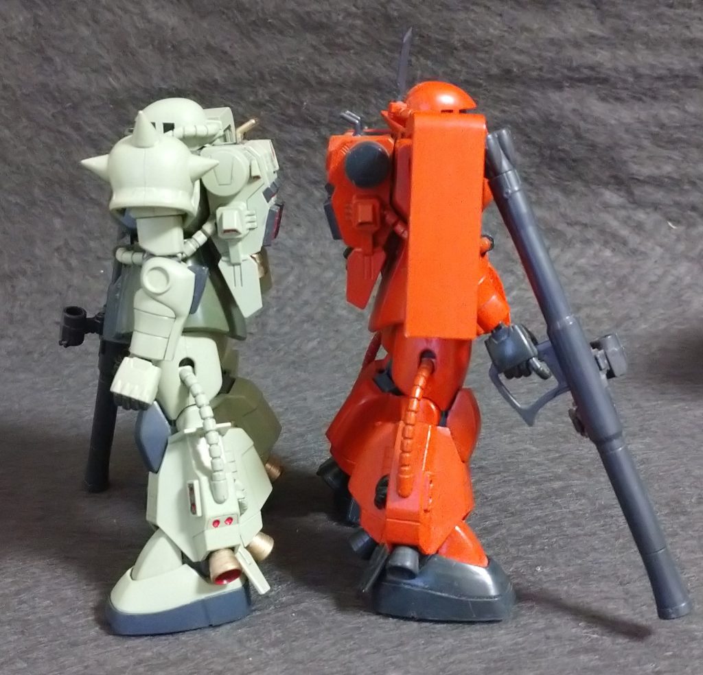 R-1と比較 バックパックのプロペラントタンクの後ろにあるスラスター(？)をカット