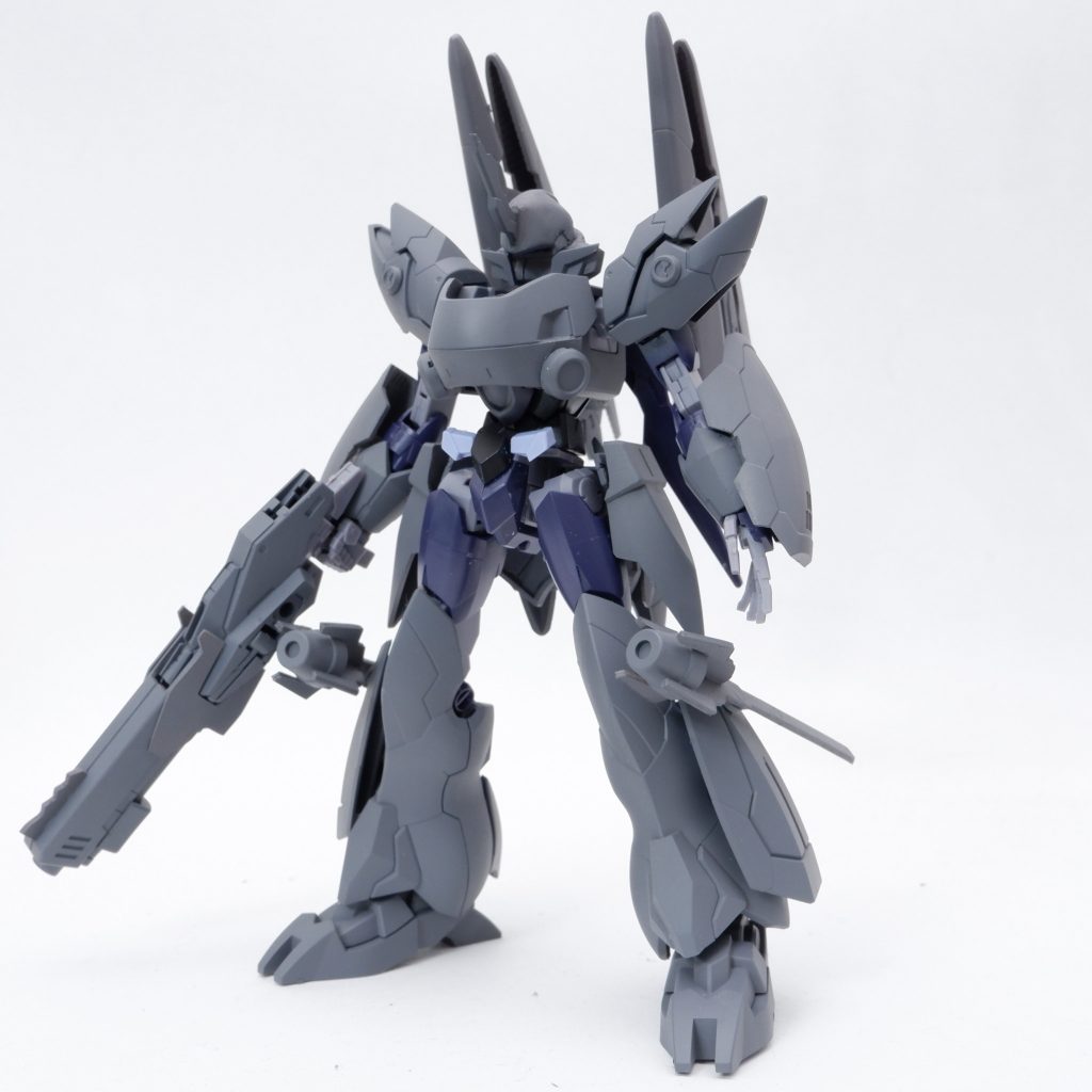 ▲サフ後。コアガンダム部分は塗装していません(めっちゃ楽)。