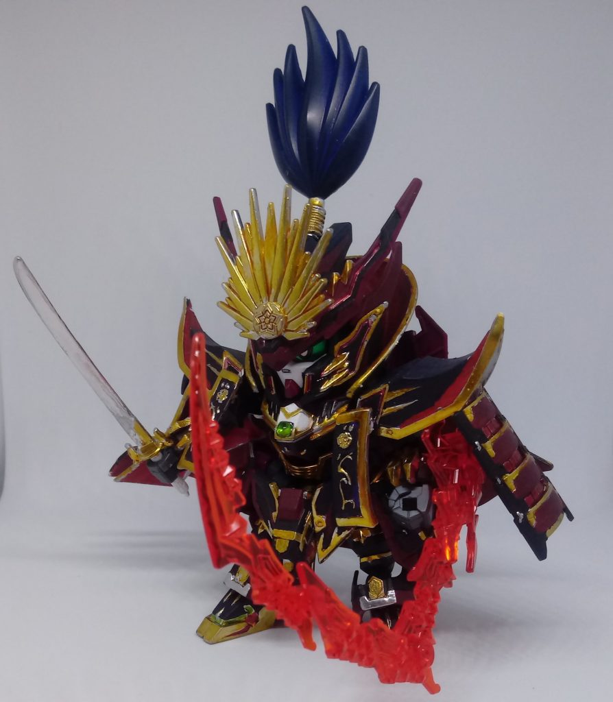 胸の水晶玉はUV樹脂製で、クリアグリーンに塗装されています