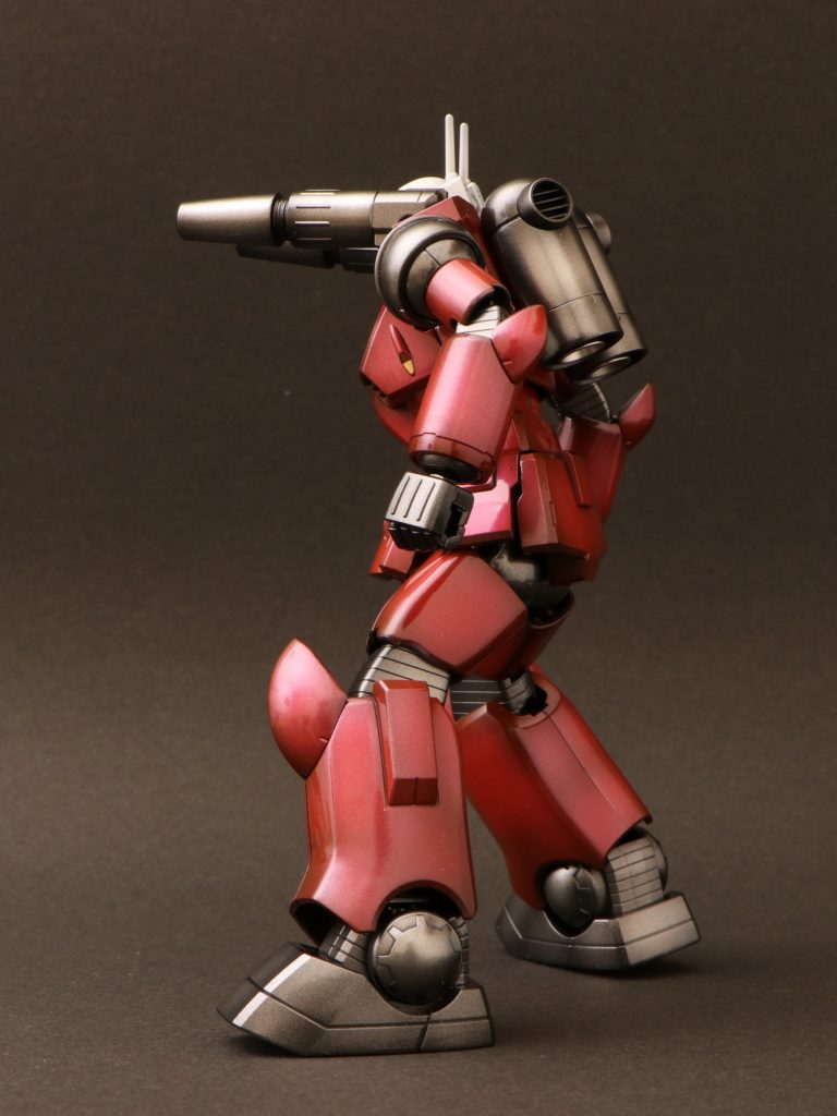 キャノン砲の反動を受け止めるイメージで。