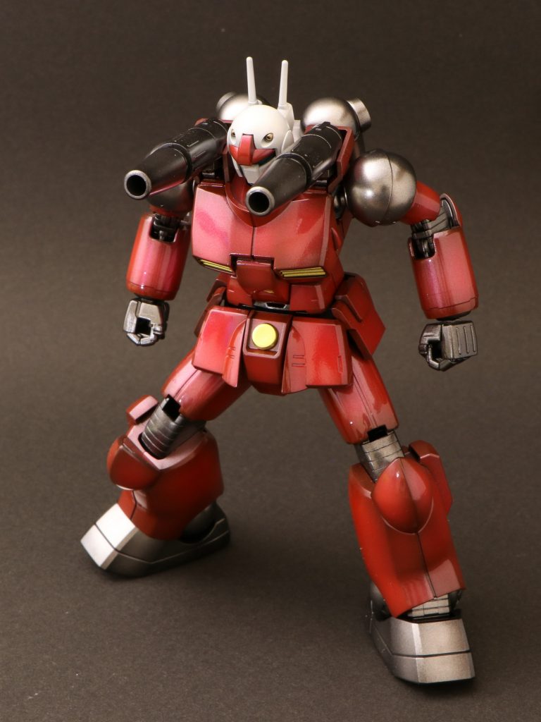 ガッチリ体型ですが、意外と柔軟に可動します。