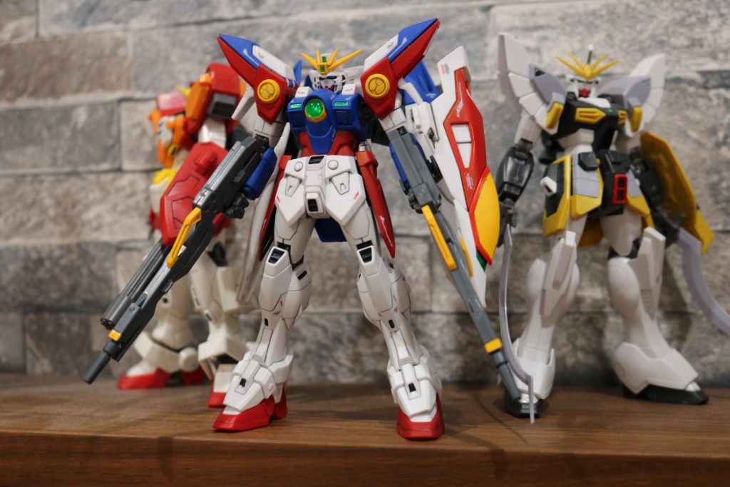 マーキングシールはRGウイングガンダムゼロとRGサザビーのものを使用。控え目に。