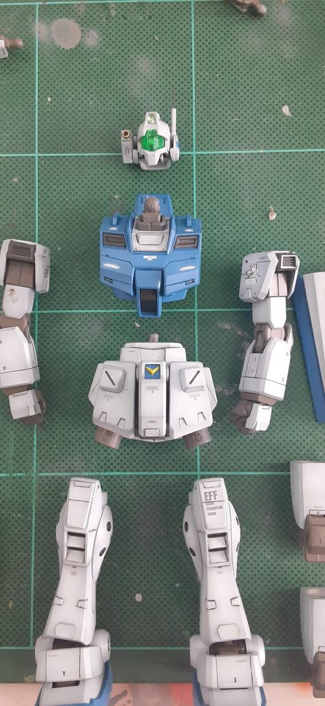 グレー立ち上げからのグラデーション基本塗装が終わった状態。これから汚していきます。