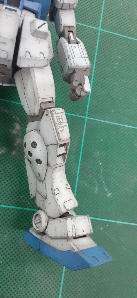 最後にチッピング。脚部は多めに汚してみました。