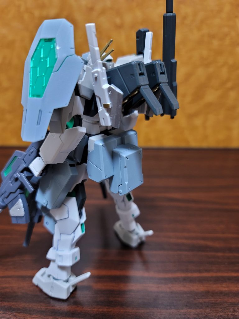GNドライブを囲むように装甲とGNミサイルを装備。
