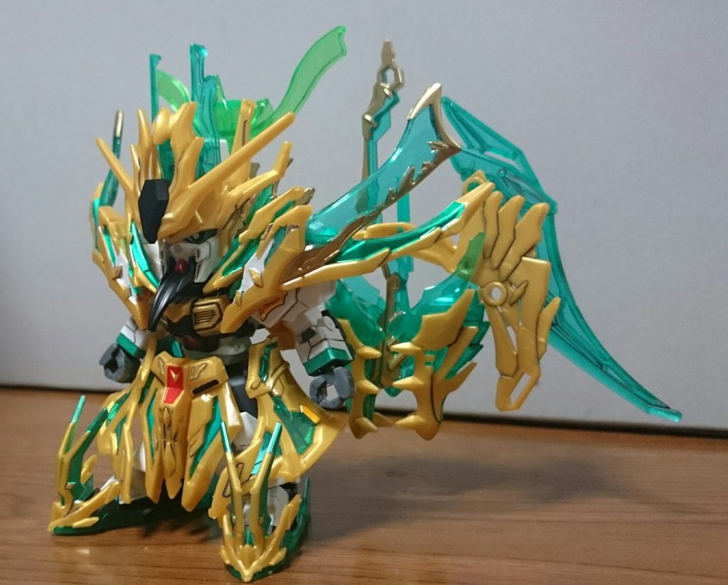 ・武聖 関羽νガンダム龍賢と同様に金ぴかマシマシっスね胸部と腕、足、頭部を流用してるっス地味に通常版とは緑のクリアパーツの色違うっスね。あと顎の赤いパーツも無駄にクリアパーツに