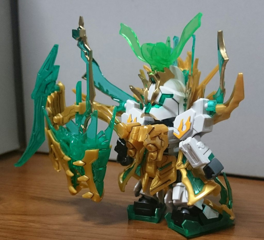 ・背面νの意匠満載なバックパックに取り付けられたパーツたちは位置的にフィン・ファンネル意識してるんスかねそして今気付いたんだけど、肩ちょいちょい塗り忘れてる！今度塗る！今は疲れた！