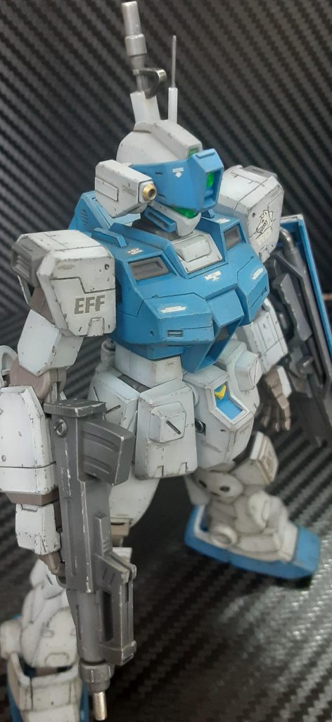 90ミリマシンガン装備上半身も筋彫り追加してます。バルカン砲口とアンテナ先端部は別パーツ化しました。