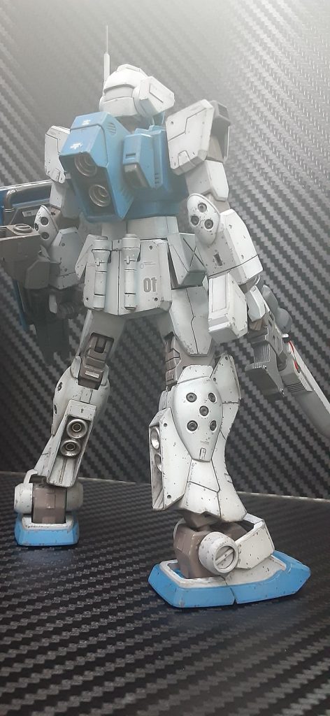 関節のグレーは茶系にふって、武器のダークグレーと差異を出すようにしています。