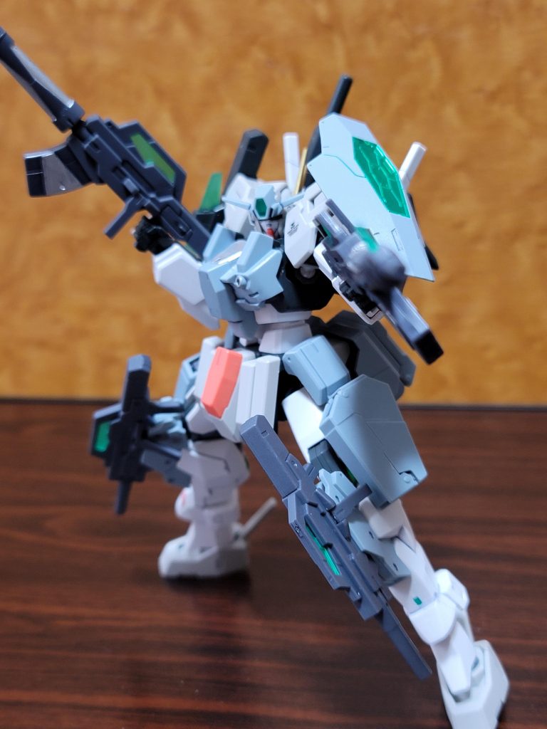 GNアサルトカービン…GNスナイパーライフルを取り回し良くした武器。精密射撃も可能。