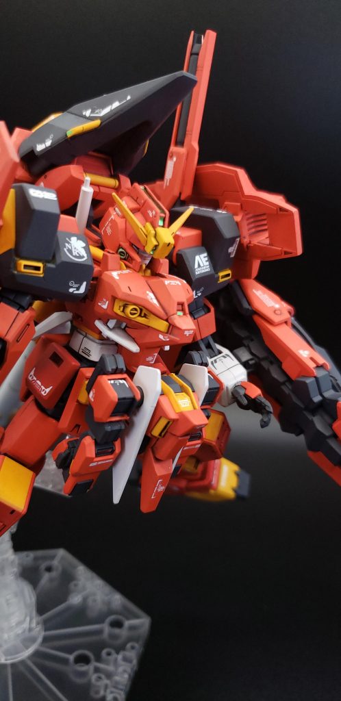 エヴァ弐号機というよりスパロボに出てくる機体のようです😅