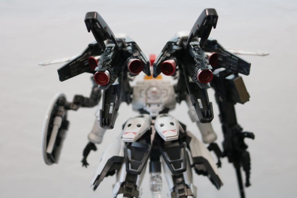 バーニアはいつもマーカー直塗りでしたが今回はエアブラシシステムを使用しました。もっと早くこうするべきだった。