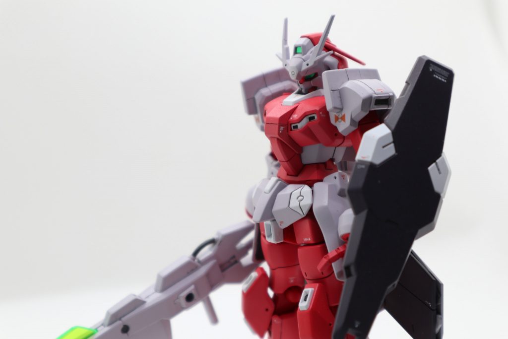 メインカラーは蛍光レッドやら白や赤や色々混ぜてできた色が結局シャアピンクになりました。が、結構いい色になったと思います。