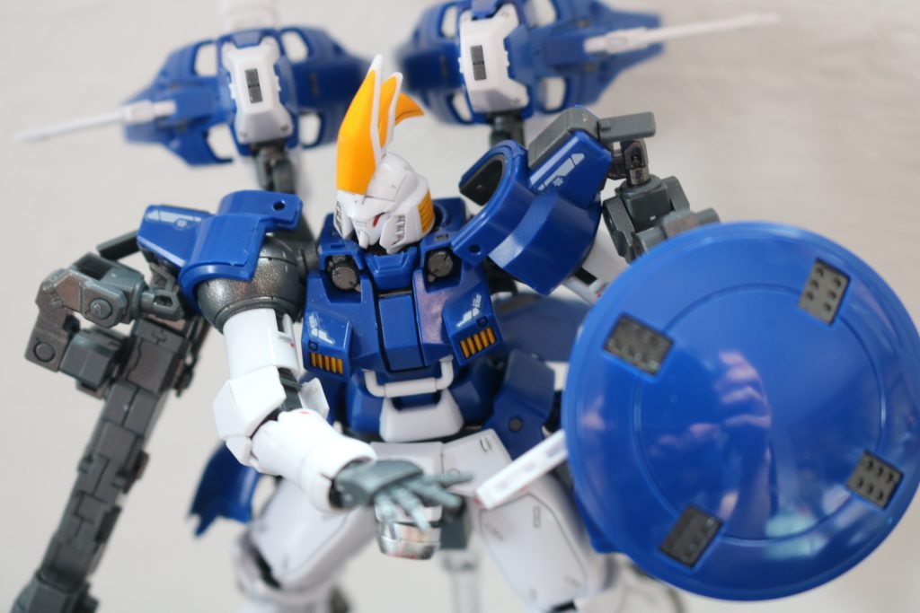 抜刀。シールドに一眼レフを持ったおっさんが綺麗に写りこむほどの艶々感。素晴らしい😆笑