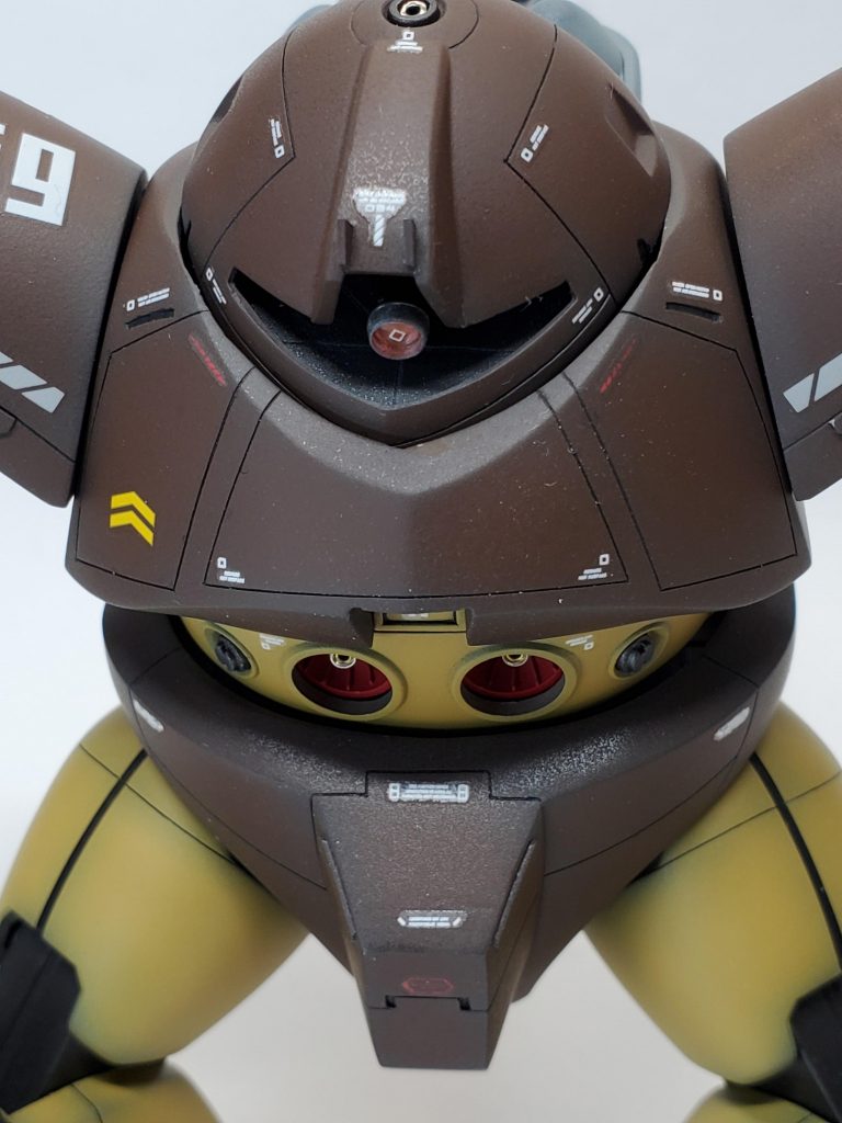 フリージーヤード放出口や腹部メガ粒子砲は、金属製パーツを使用してます。