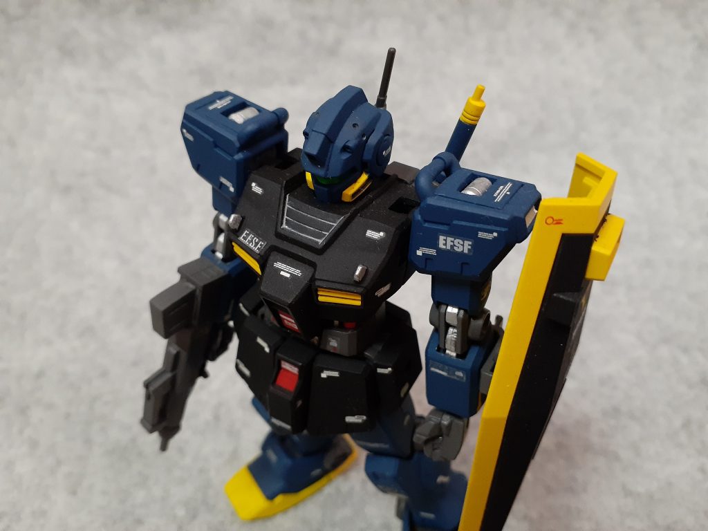 肩にはグレネードを隠してます(シルバーの箇所)。