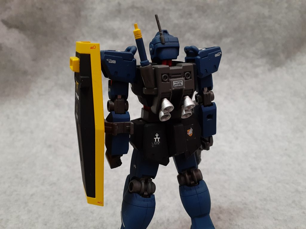 首の後ろにもパイプがあります。