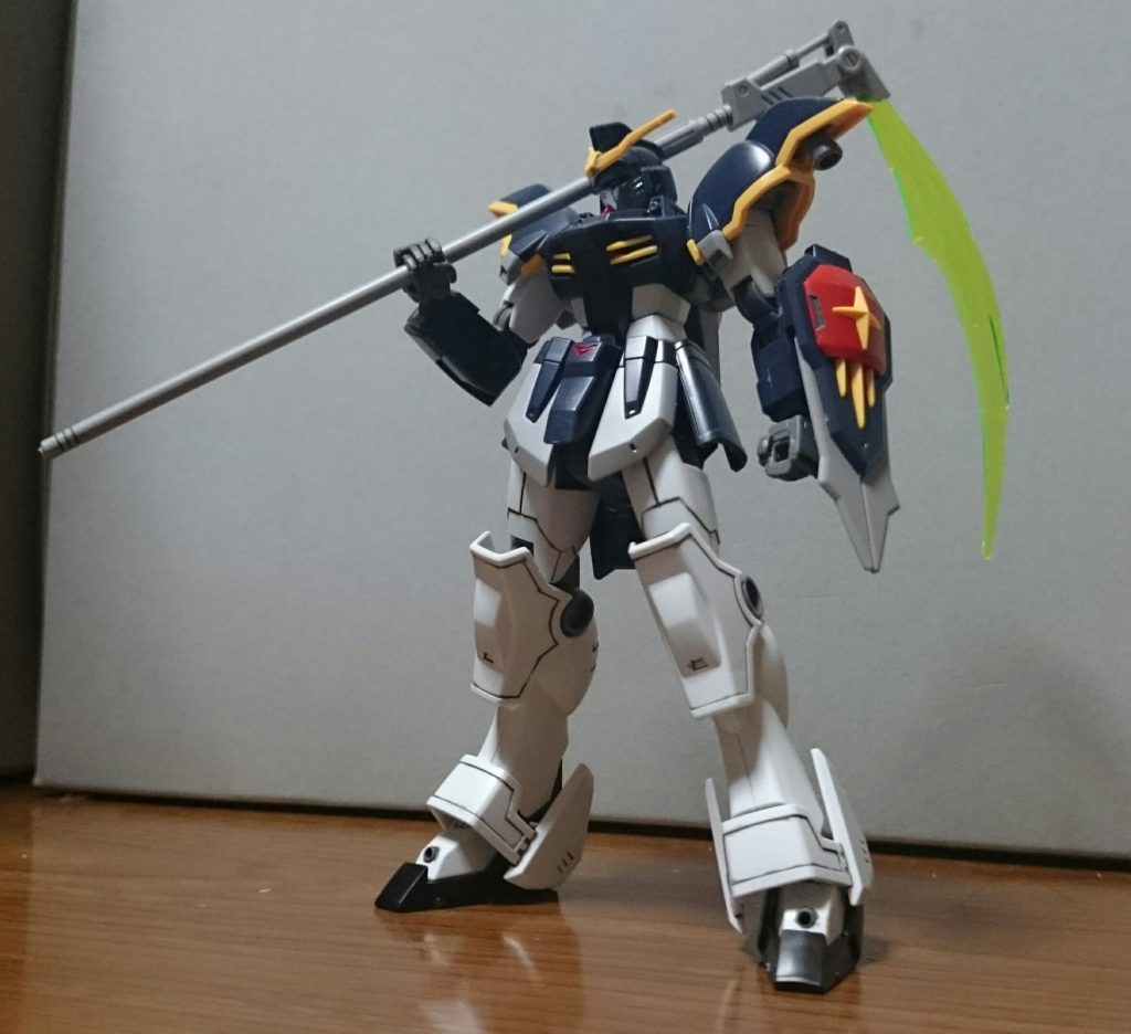 ビームサイズのエフェクトは大小2種類付属関節パーツはサンドロックやヘビーアームズと同様のものなんスけど、一部新規パーツで、膝や肩など、パーツの可動で関節の可動範囲を広げたりできるっス！