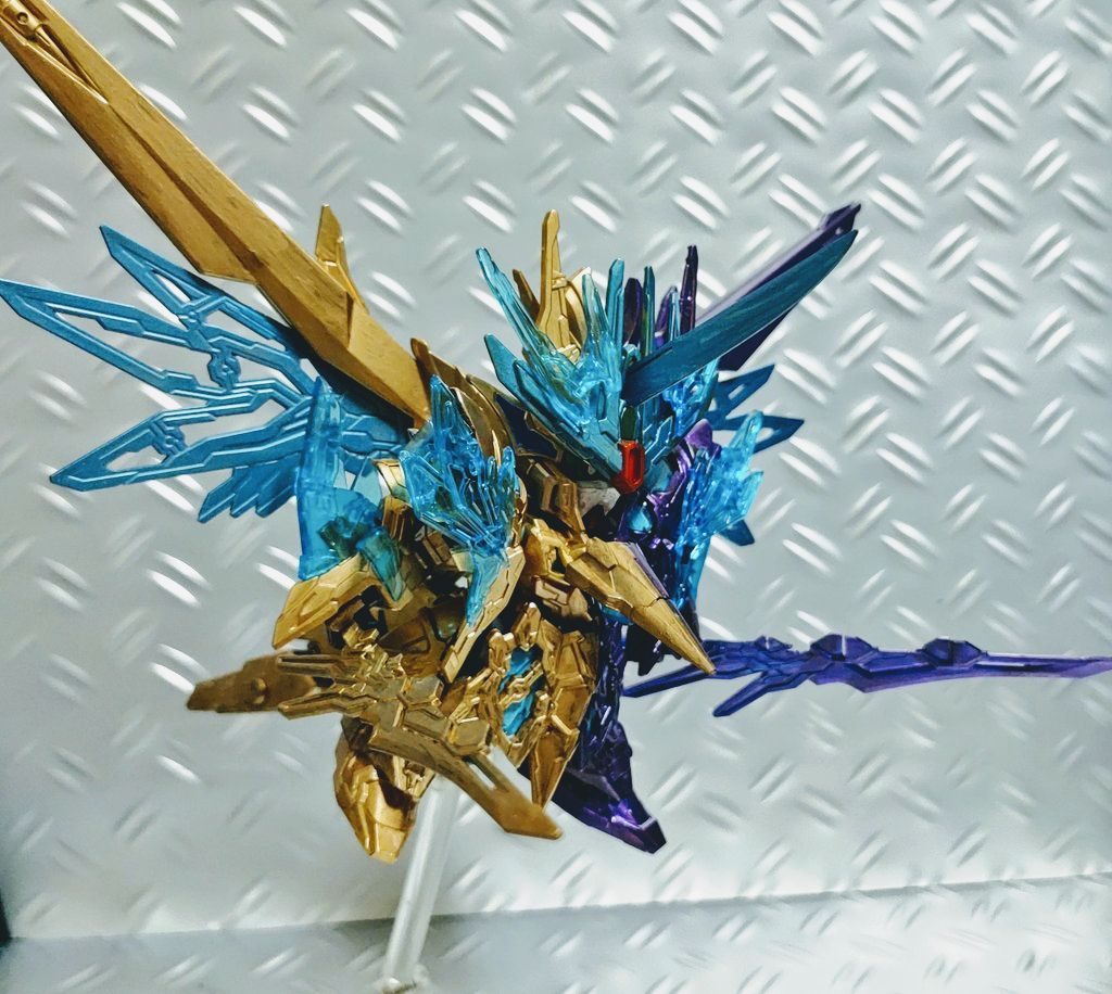 曹操ウイングガンダムが謎のメモリを装備してパワーアップした形態心身への負担が大きく本来のパワーの1%も引き出せないがそれでもダークマスクで強化された敵を圧倒出来る…という設定元ネタがチートすぎるからね…