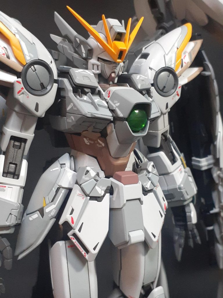 白は微妙に２色使用。塗装してはマスキングを繰り返しまくりました。