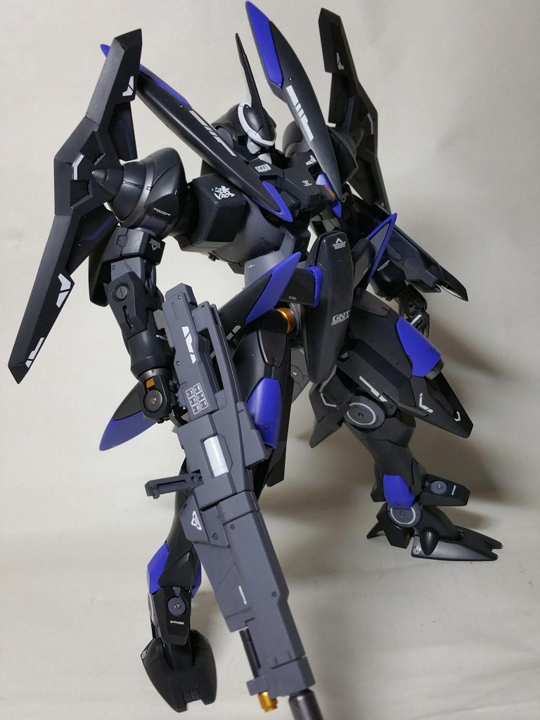 武器を持たせて。ジンクス系の武器の中ではアドヴァンスドGNビームライフルがトップクラスに好きです!