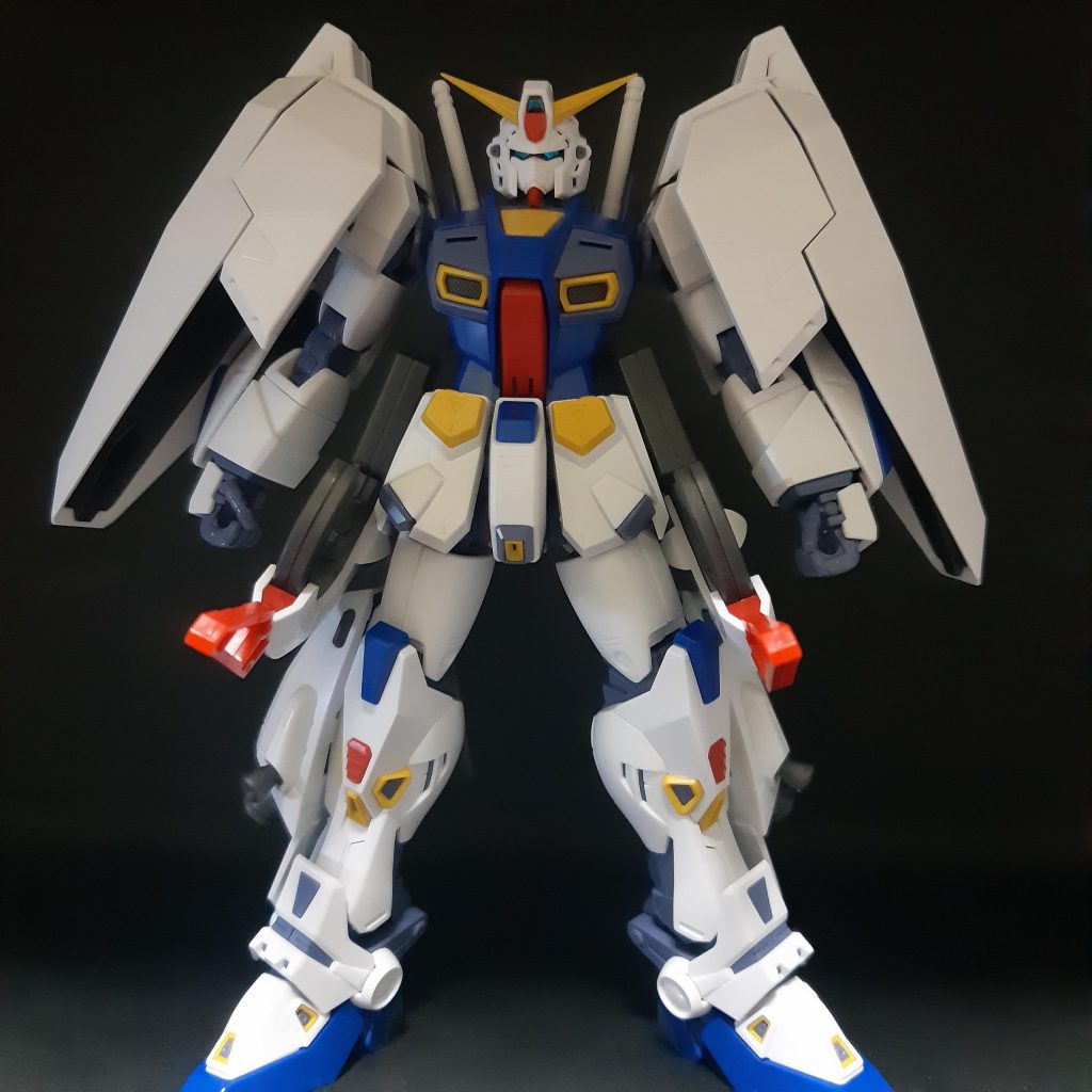 正面から。今回はミッションパックで遊ぶ用に、シールはツインアイのみでデカールもスミ入れもなしです。