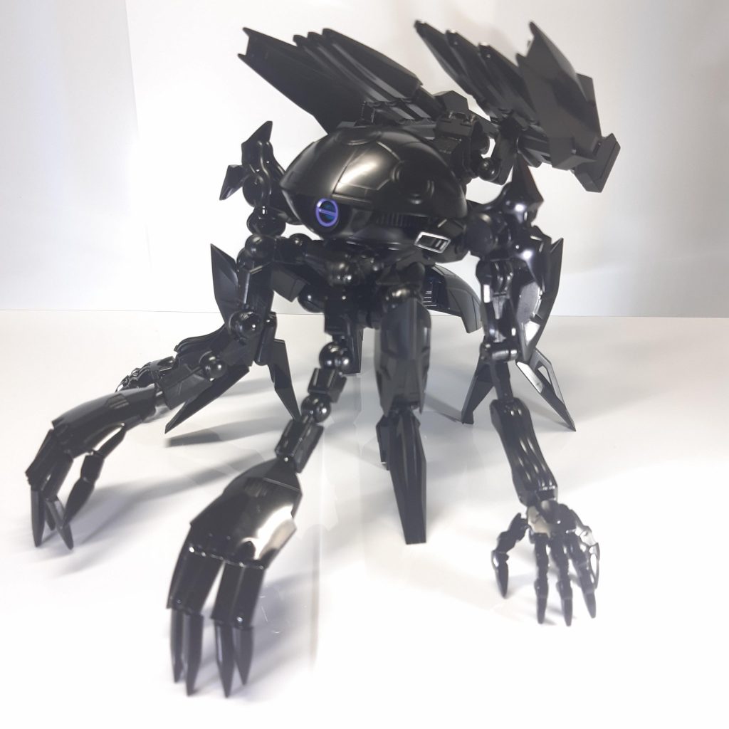 真っ黒で写真だと分かりにくいので、カメラの設定を変えてもう1枚。異形な感じにしたかったので、4脚+6腕にしてみました。