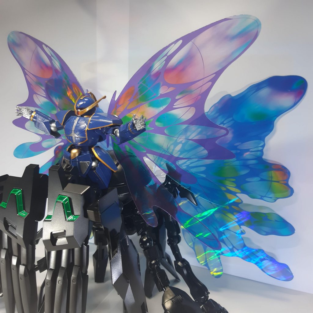 正面からだと分かりにくいですが、MGの月光蝶も使って4枚翅です。以上、魔獣カオスウォドムでした。最後までご覧いただきありがとうございました。