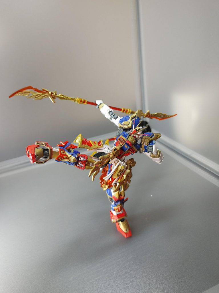 片足立ちで固定できるので蹴りも可能です。