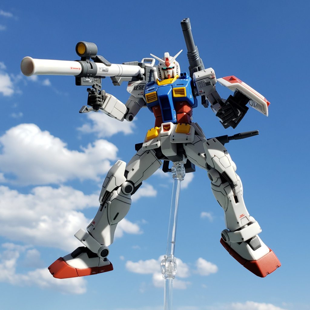 天気が良かったのでバルコニーで青空野外撮影です。この時ツインアイにはオーロラがかったテープをカットして貼ってたんですが、形が上手く整わなく納得いかなかったので本撮影時には剥がして成型色の黄色で撮影してあります。以上、ここまでご覧頂きありがとうございました！