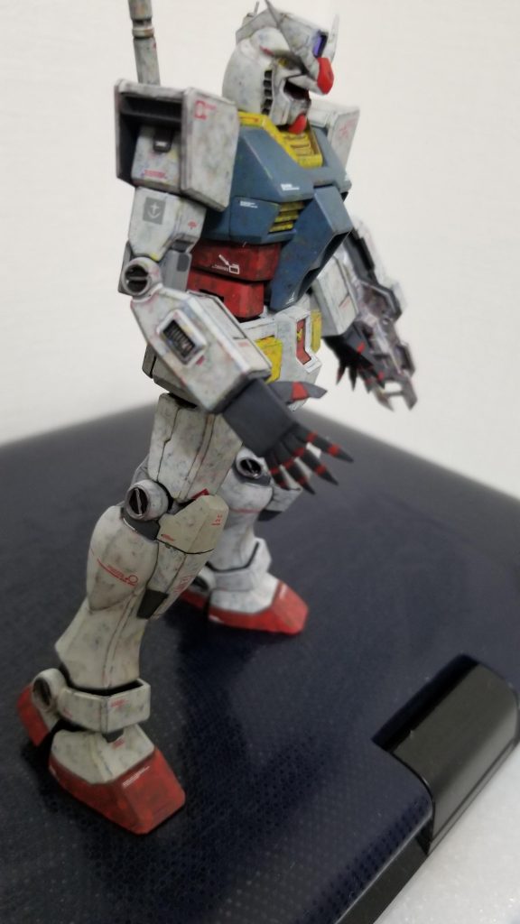 悪魔ポイント①　尖った指先。