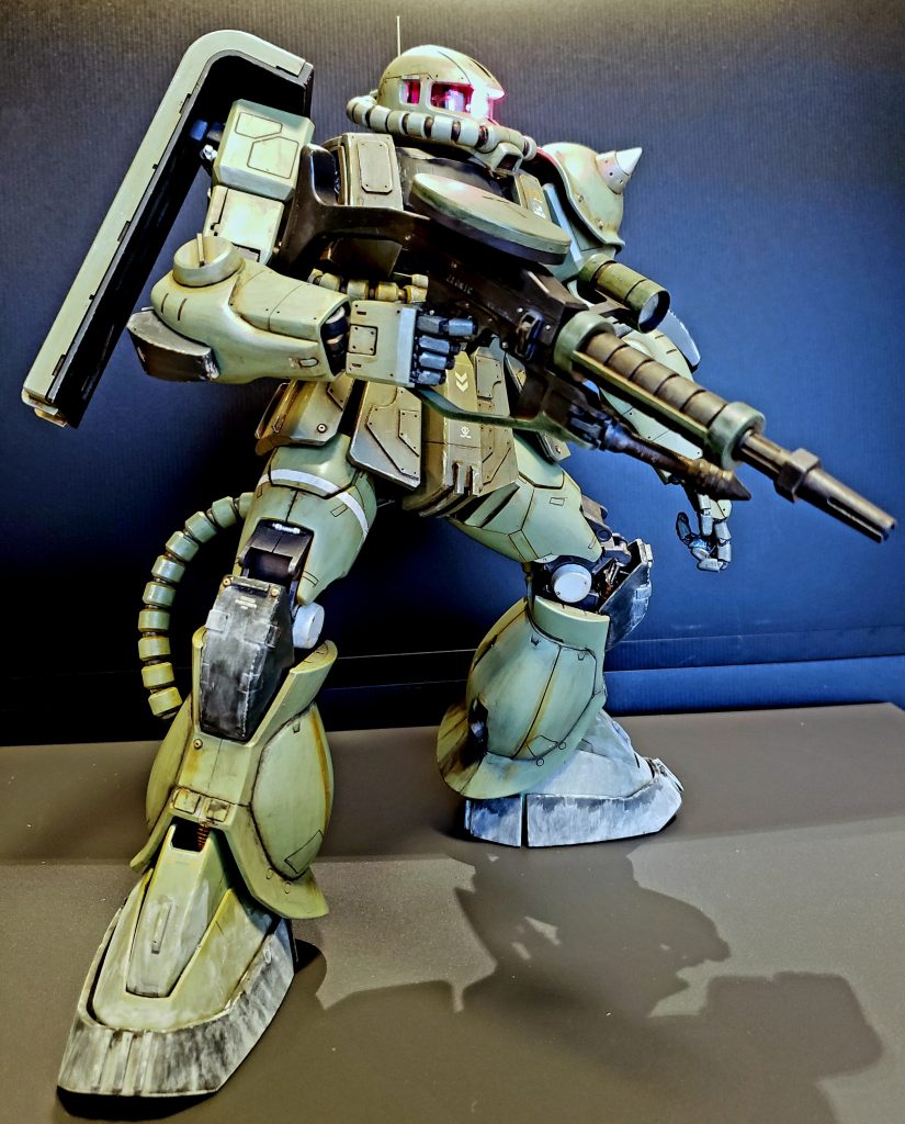 ウェザリングカラーでフィルタかけて、ウェザリングパステルで土埃を付けてます。チッピングも少しやってますが上手くいかず。