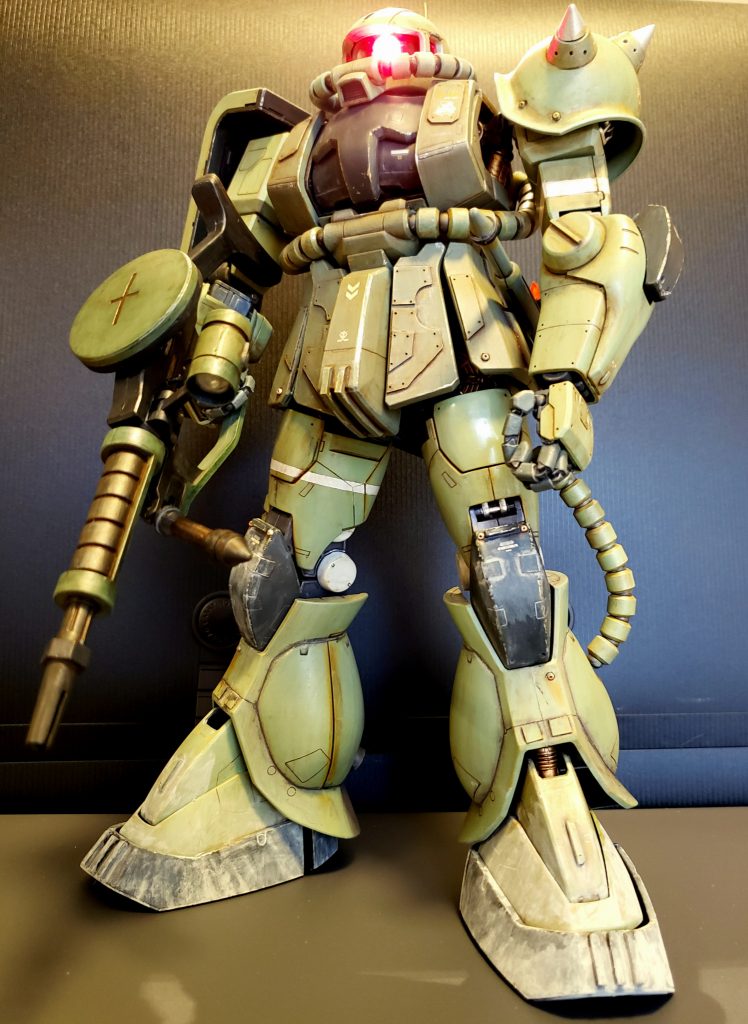 節々が弛くなっていたので100均の水性ニスで渋くしてます。モノアイは配線を見直して接点復活剤で点くようになりました。