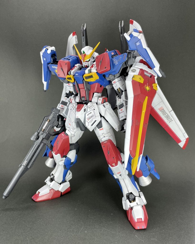 ストライクが持つヒーローらしさが出るようなカラーリングにしました。