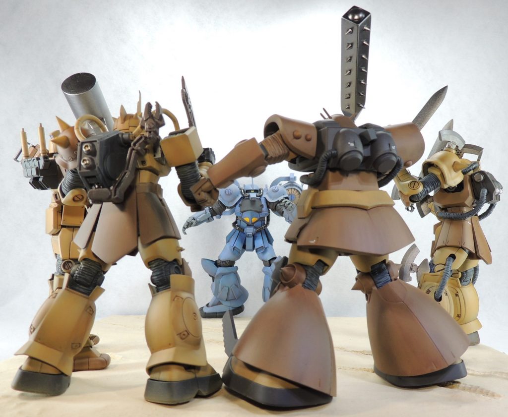 写真タイトルは「プランF」です。グフ・ショーンカスタムに襲い掛かろうとするシーンを簡易ジオラマで再現しました。