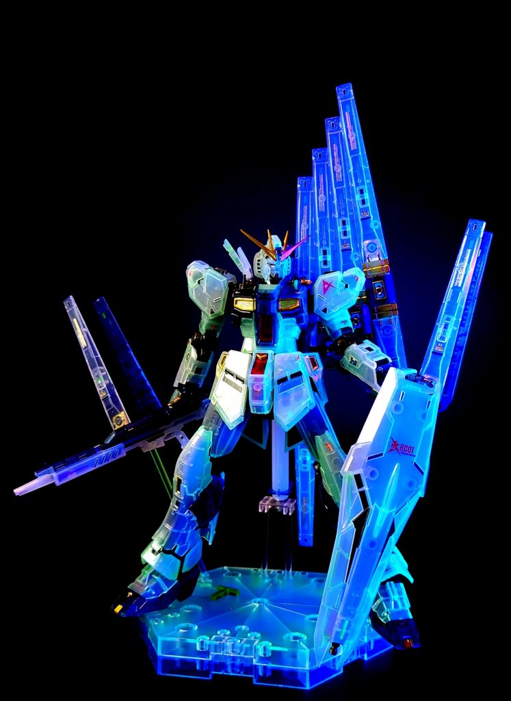 半身だけブラックライトを当てています