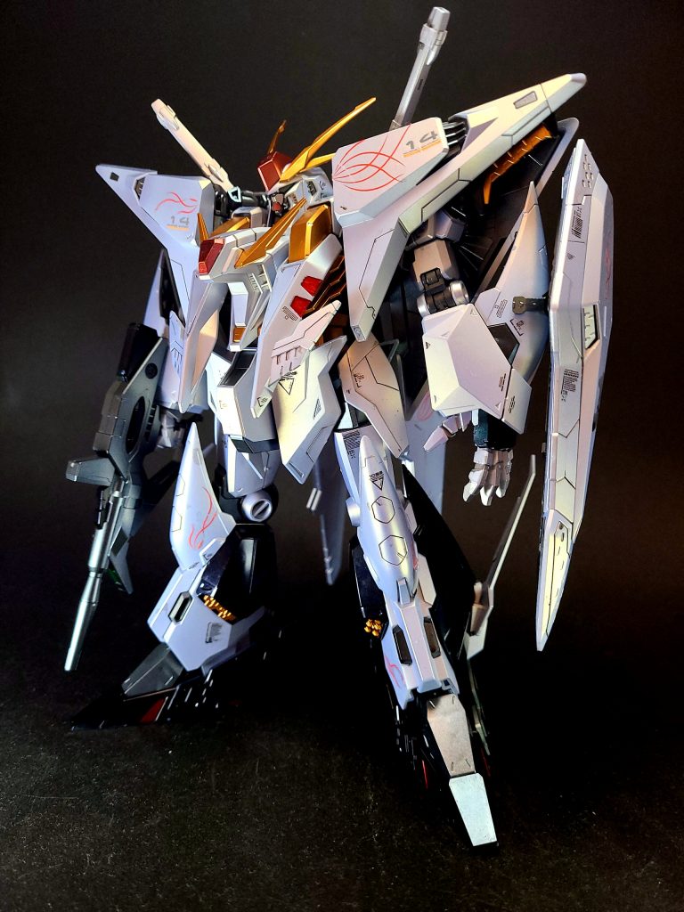 機体には、製造工場を示す一切の物証が無く[10]、キルケー部隊であっても製造元を突き止められなかった[10]。しかし、敵であるケネス・スレッグはアナハイム製であることまでは看破しており[11]、ブライト・ノアも機体の印象からアナハイムのものだと断定した[10]。そして、メカニック・マンから「アナハイムが製造したという嫌疑もかけられてはいるが、キルケー部隊や参謀本部でも調べはついていない」と説明されたブライトは、そういったことは大人の世界なのだと得心した[10]。反重力推進装置ミノフスキー・クラフト（ミノフスキーエンジン）を搭載したことにより[2][12]、擬似反重力推進が可能となっていて[2]、自由に重力圏を飛行する[12]。完璧なビーム・バリアーを展開し、防御や高速飛行を行える革命的な機体となっており[12]、その防御システムの堅牢さは、ケネスも認めるほどであった