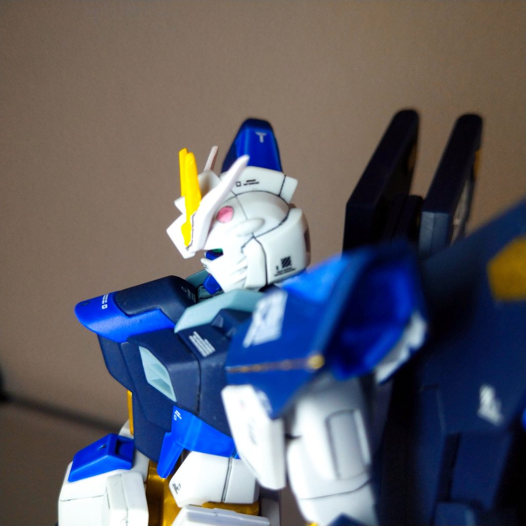 アンテナ裏にハロのデカール貼ってるのに気が付きましたか?手元にピンク系塗料がなかったので代わりにピンクハロを他のモデラーさんが差し色にピンクを入れてたので参考にさせて頂きました最後まで見て頂きありがとうございました